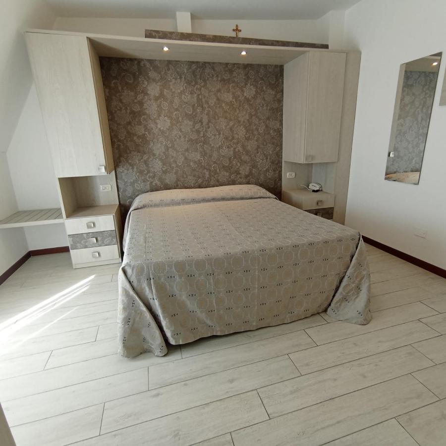Hotel Arlecchino Мілано-Маріттіма Екстер'єр фото
